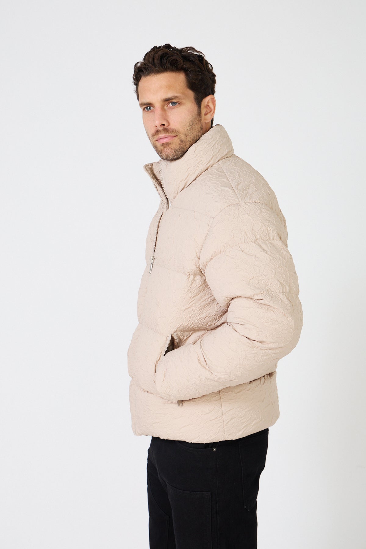 Men's quilted down jacket with relief