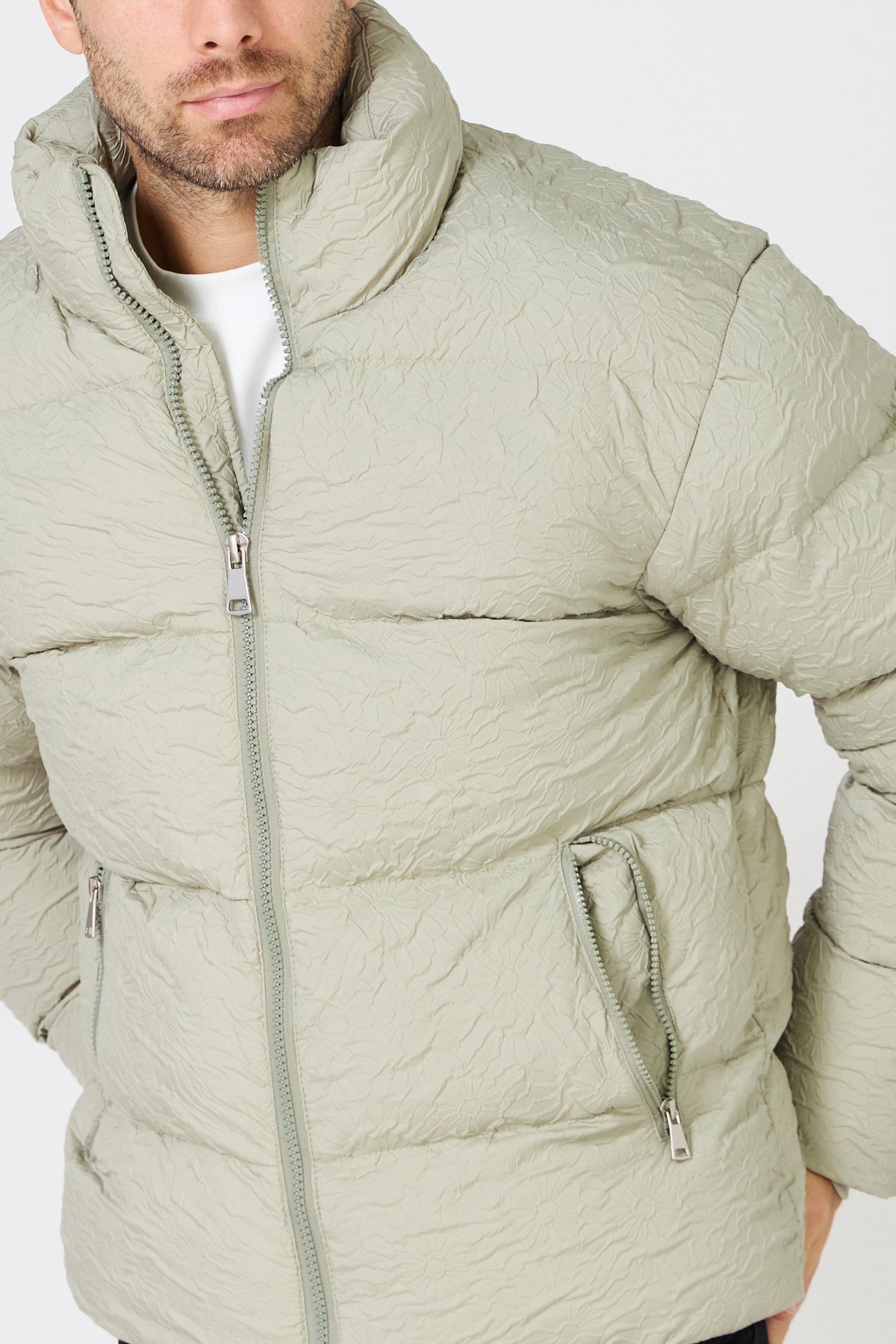 Men's quilted down jacket with relief