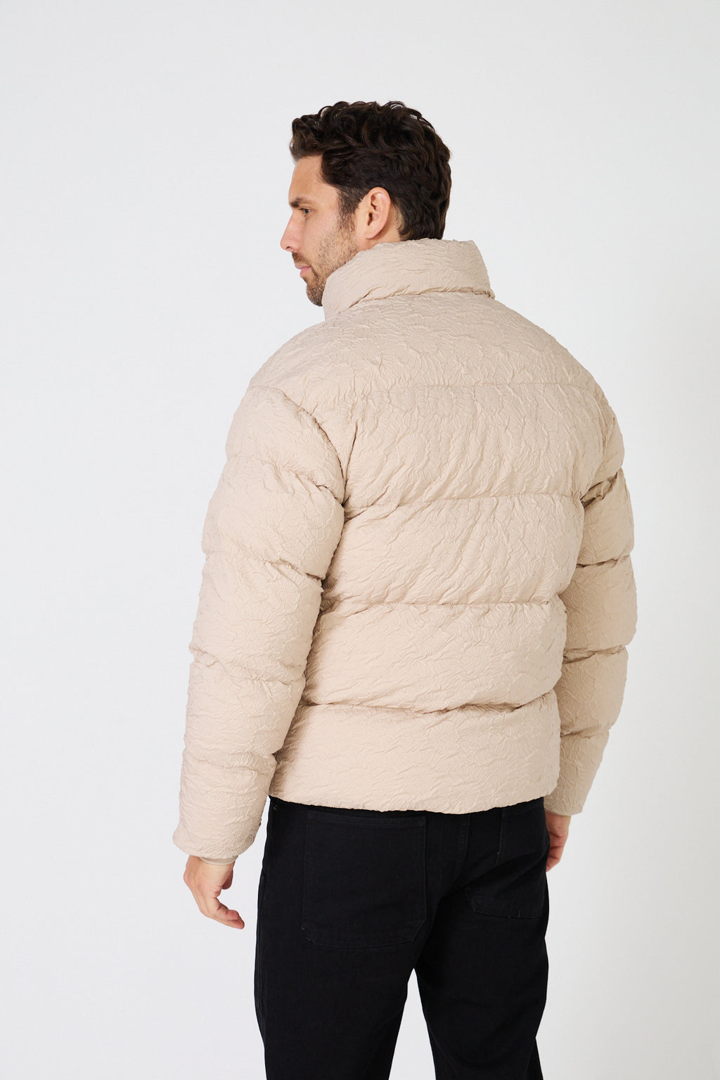 Men's quilted down jacket with relief