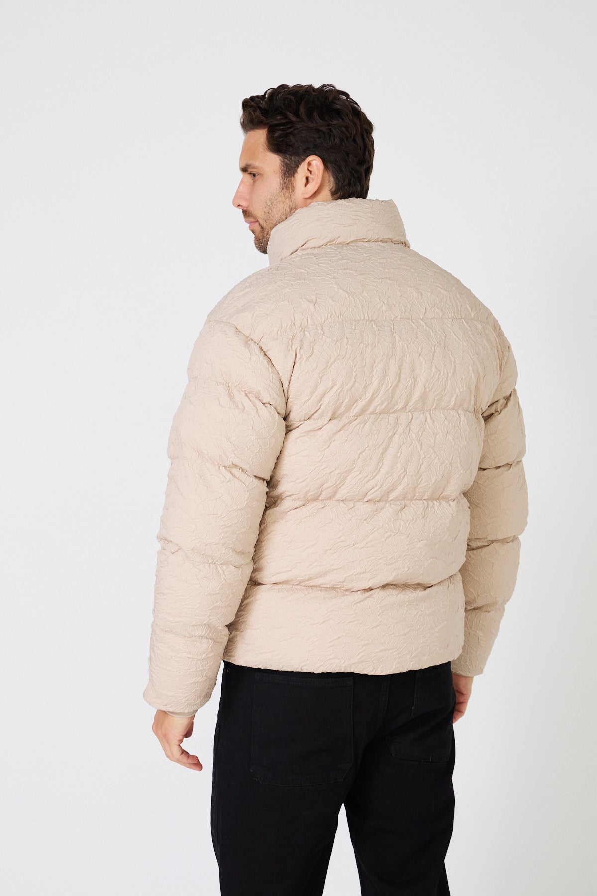Men's quilted down jacket with relief