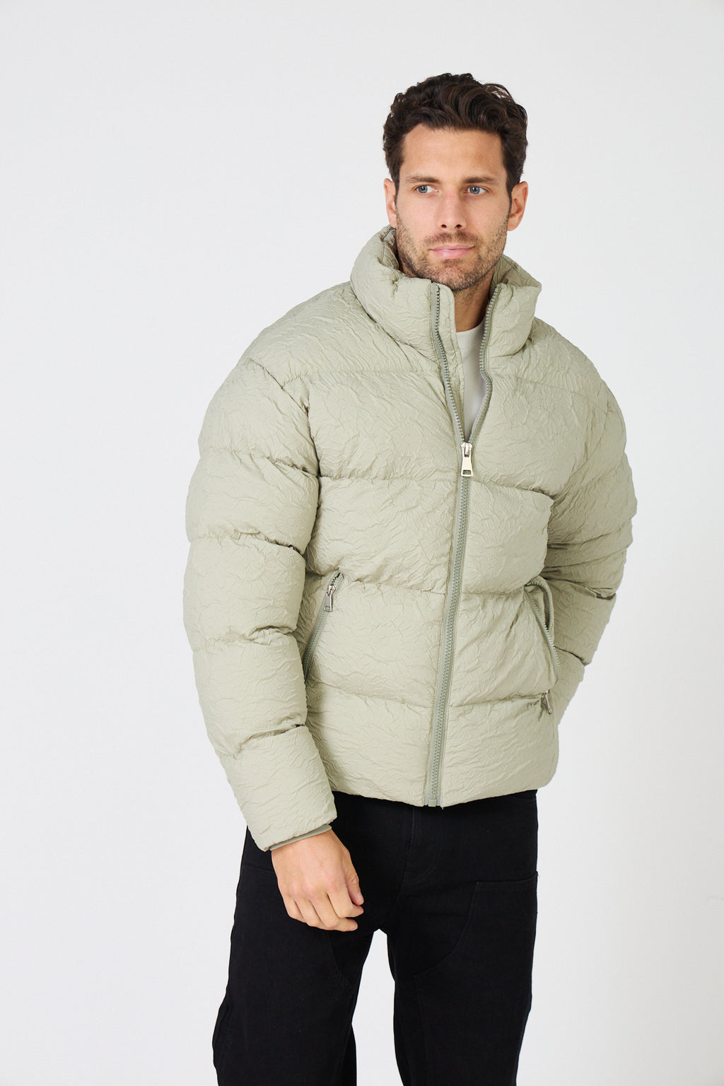 Men's quilted down jacket with relief