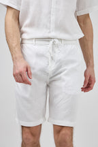 Short homme à taille élastique en lin avec cordon de serrage