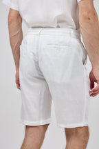 Short homme à taille élastique en lin avec cordon de serrage