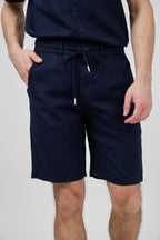 Short homme à taille élastique en lin avec cordon de serrage