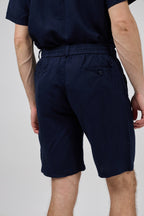 Short homme à taille élastique en lin avec cordon de serrage