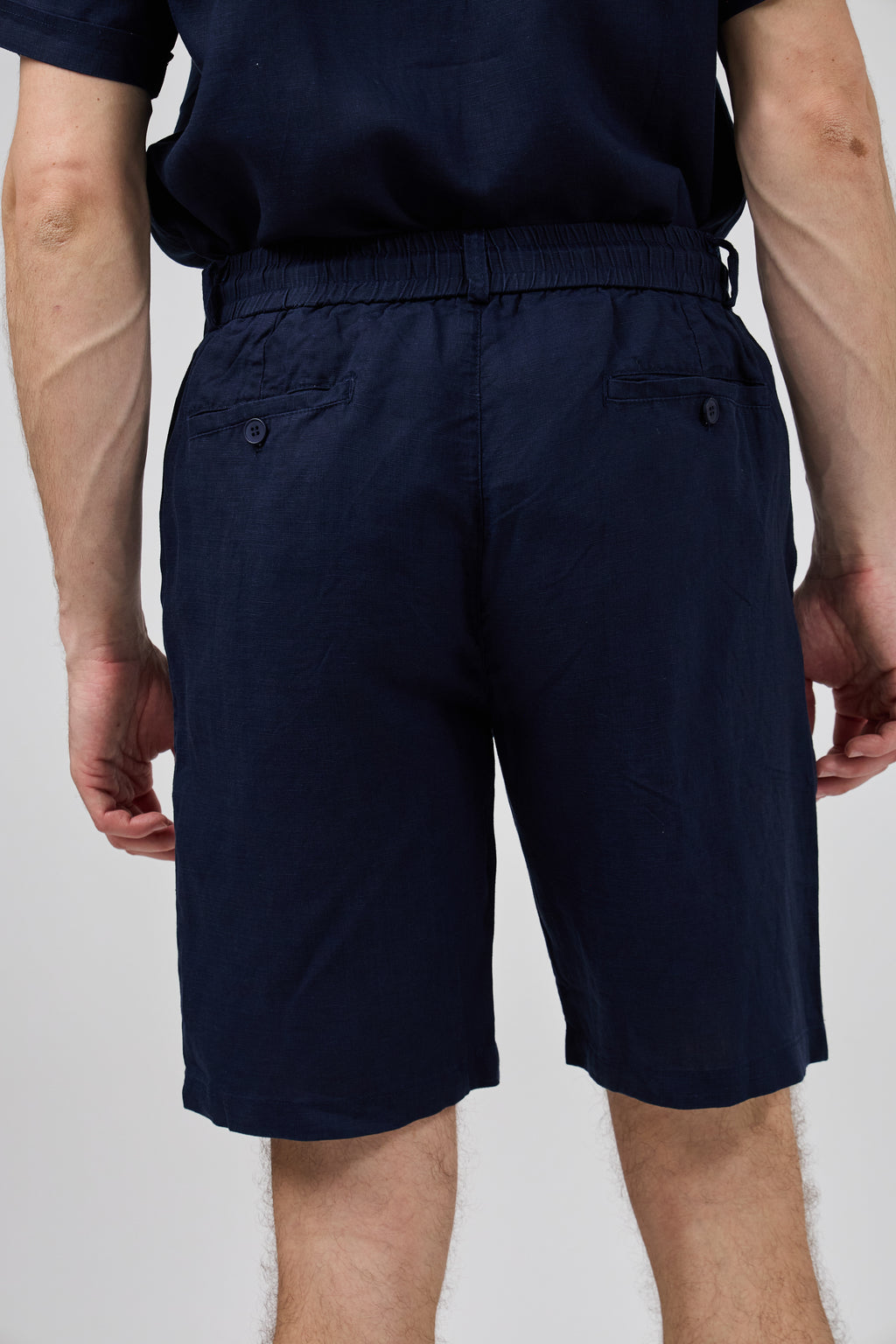 Short homme à taille élastique en lin avec cordon de serrage