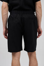 Short homme à taille élastique en lin avec cordon de serrage
