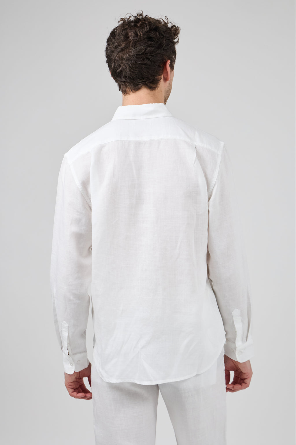 Chemise en lin à Manches Longues Coupe Moderne Boutonnée