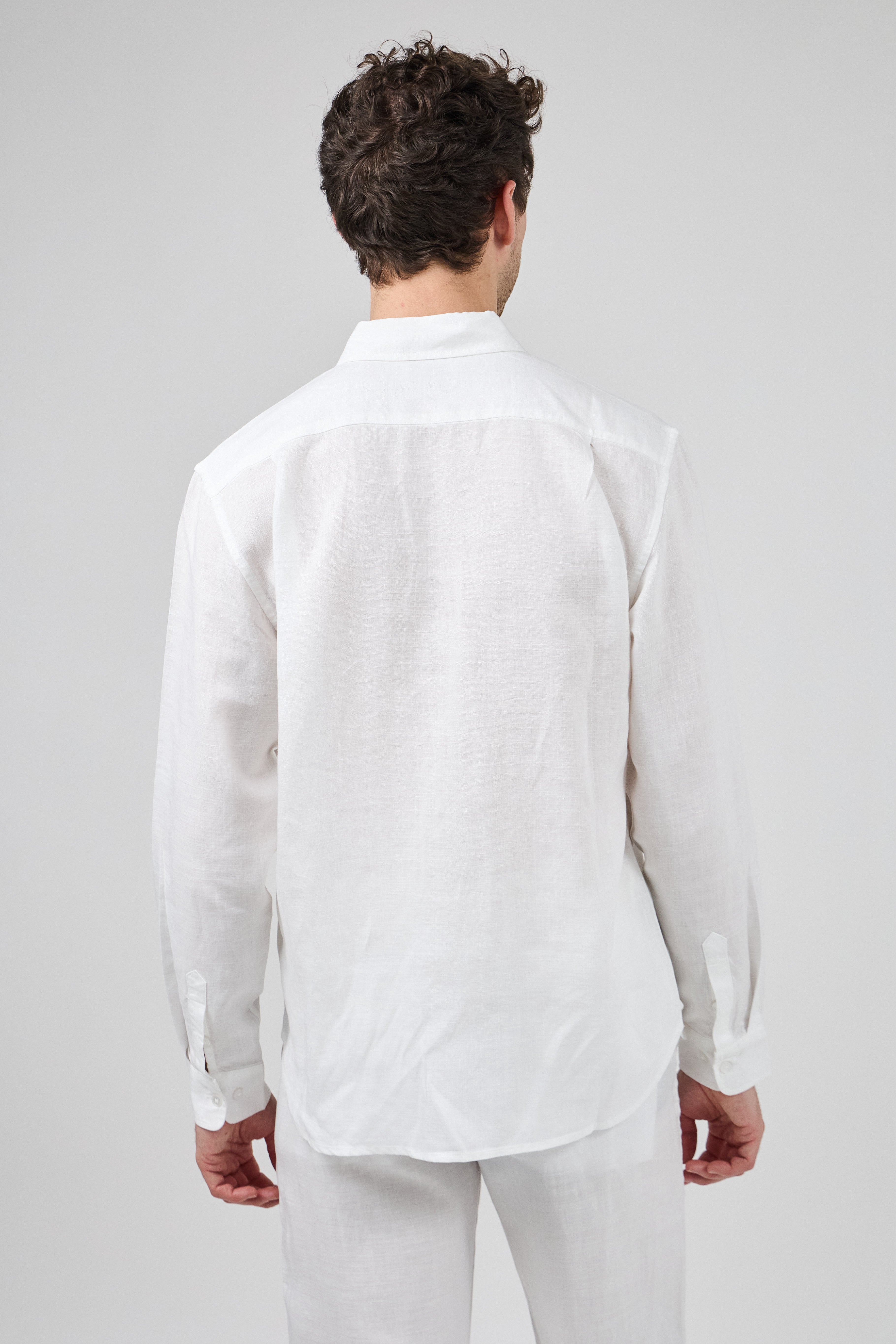 Chemise en lin à Manches Longues Coupe Moderne Boutonnée
