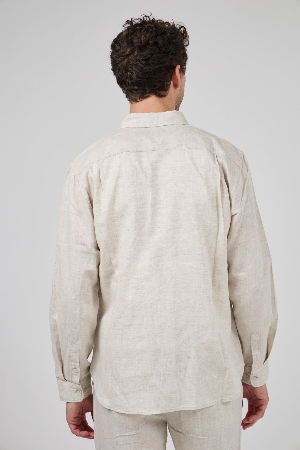 Chemise en lin à Manches Longues Coupe Moderne Boutonnée