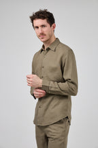Chemise en lin à Manches Longues Coupe Moderne Boutonnée