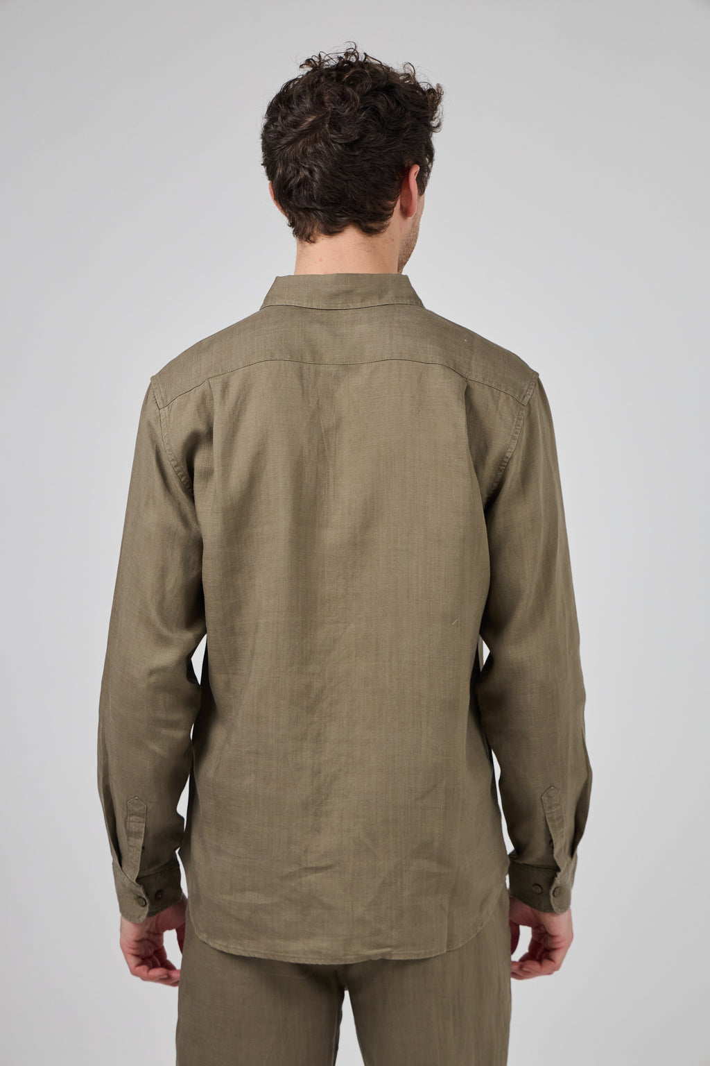 Chemise en lin à Manches Longues Coupe Moderne Boutonnée