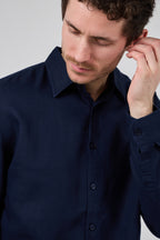 Chemise en lin à Manches Longues Coupe Moderne Boutonnée