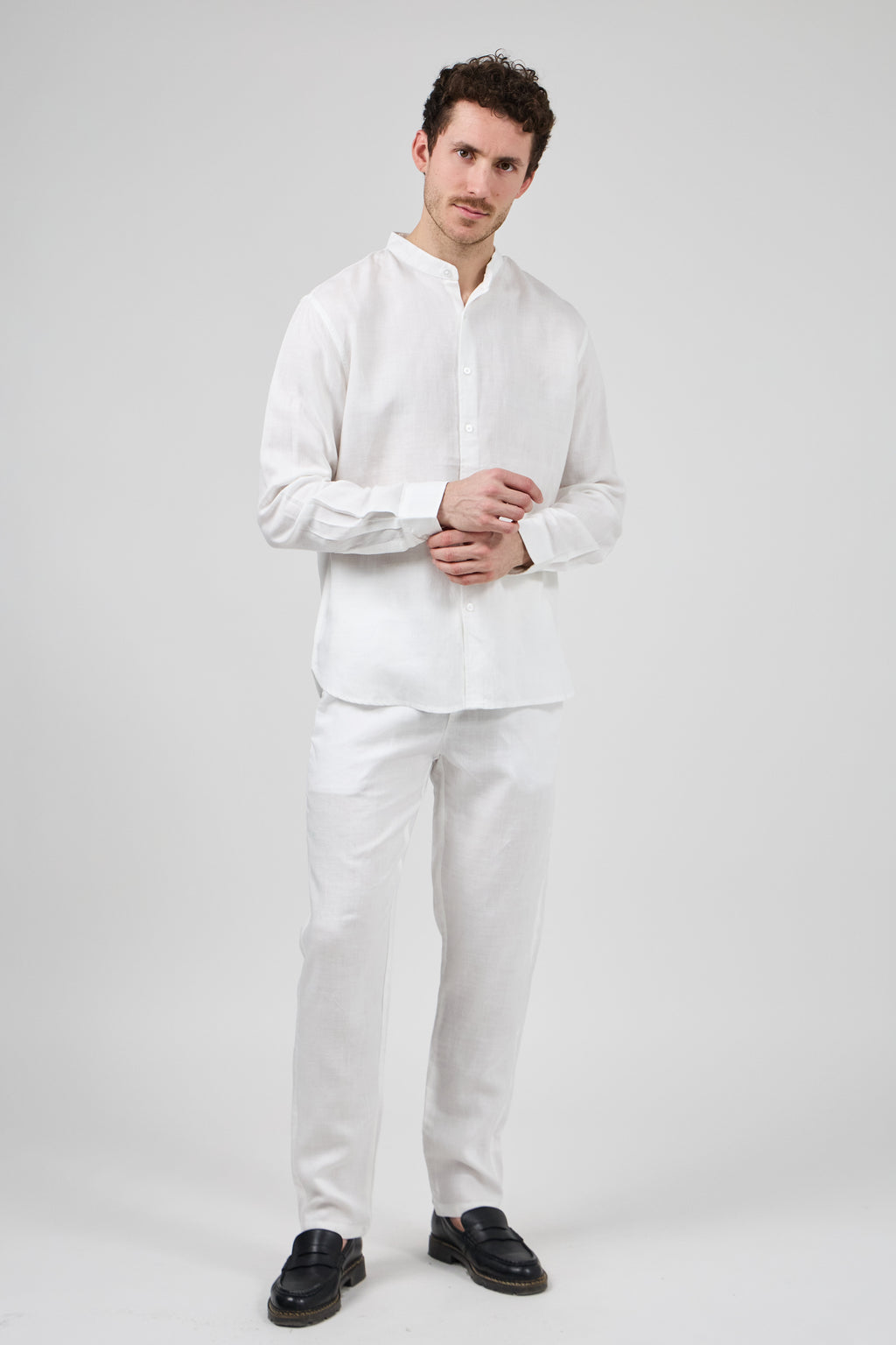 Chemise en Lin à Col Officier Boutonnée