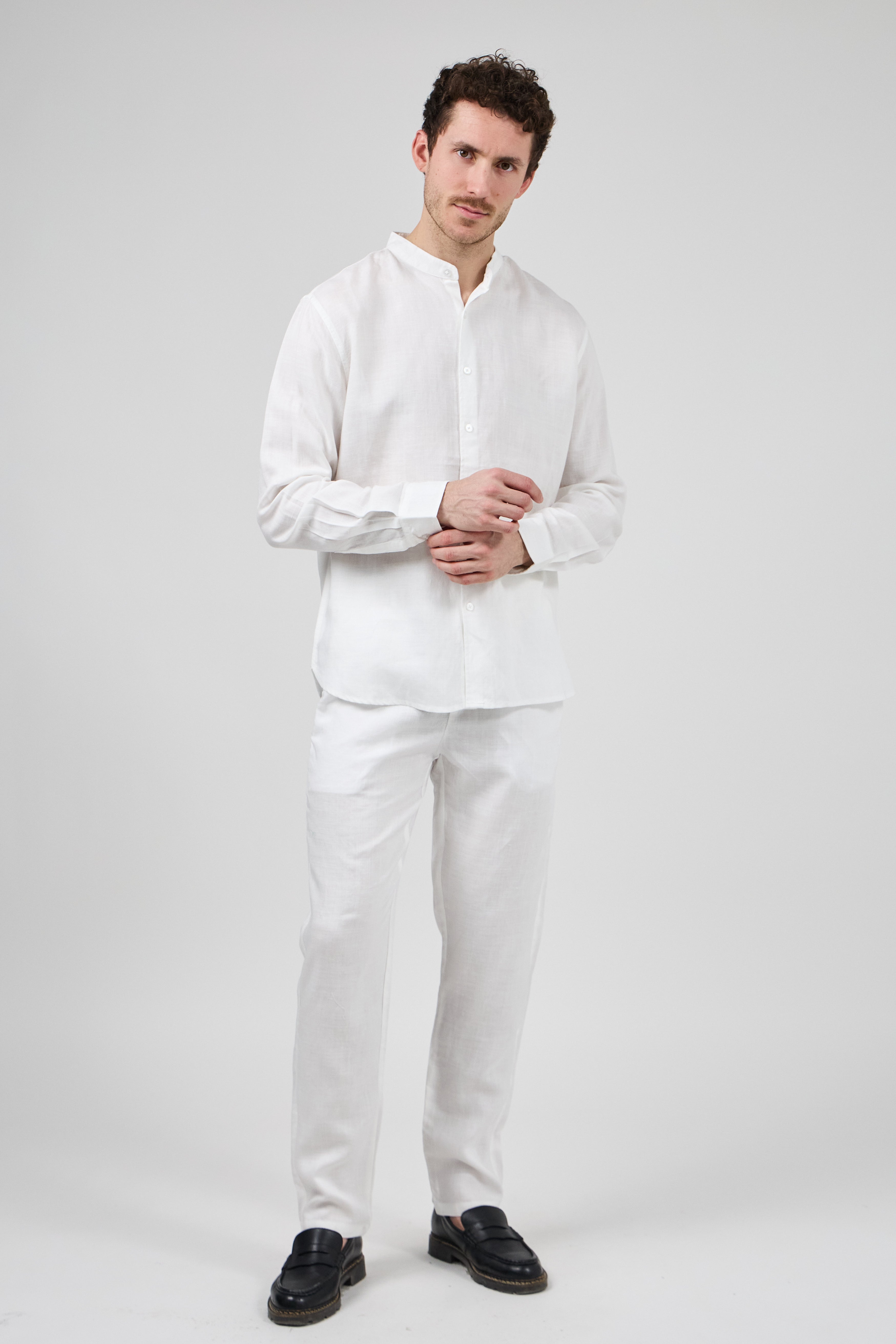 Chemise en Lin à Col Officier Boutonnée