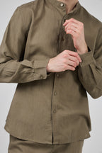 Chemise en Lin à Col Officier Boutonnée