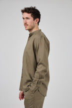 Chemise en Lin à Col Officier Boutonnée