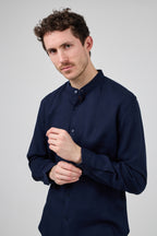 Chemise en Lin à Col Officier Boutonnée