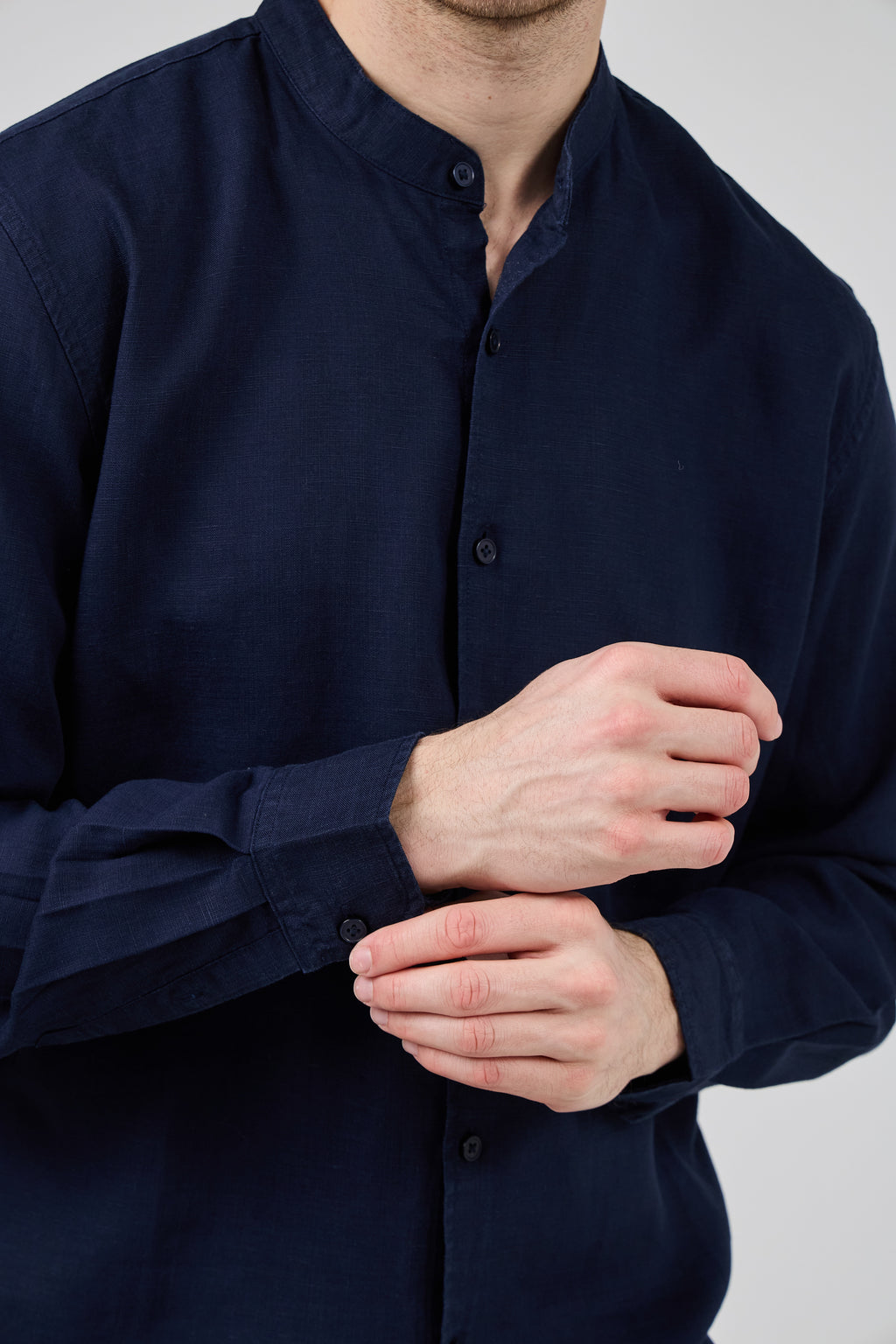 Chemise en Lin à Col Officier Boutonnée