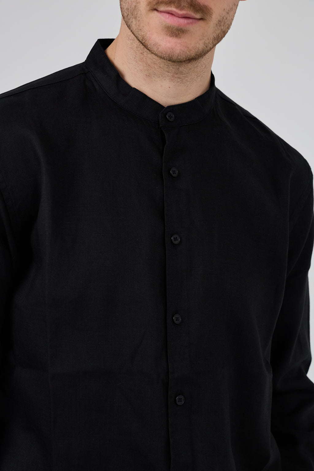 Chemise en Lin à Col Officier Boutonnée