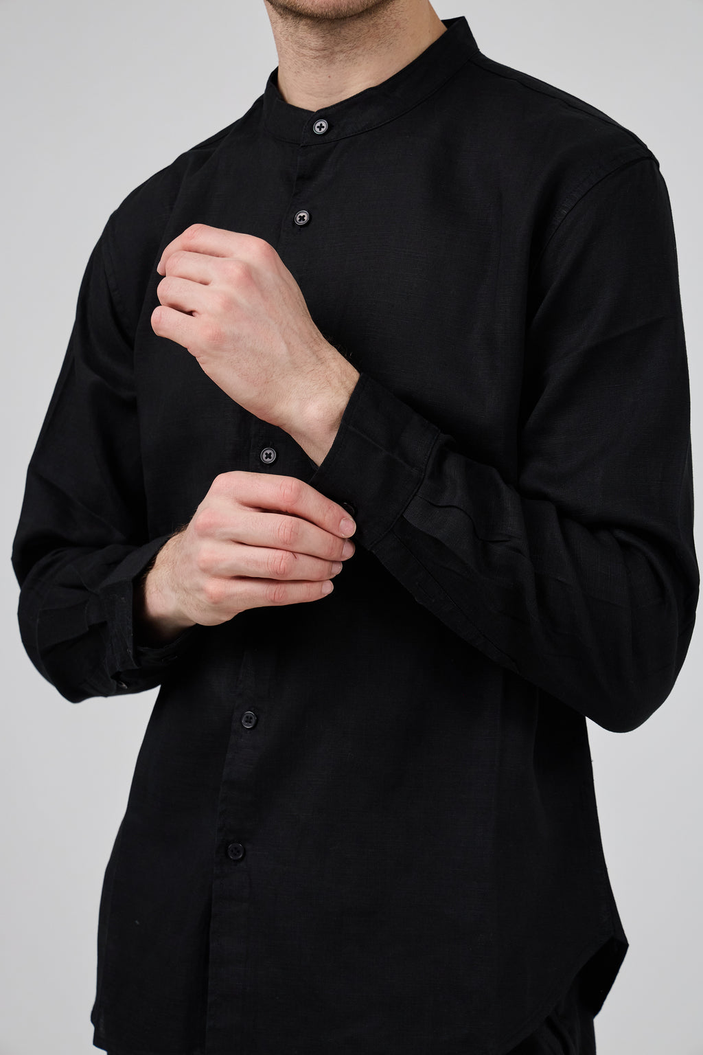 Chemise en Lin à Col Officier Boutonnée