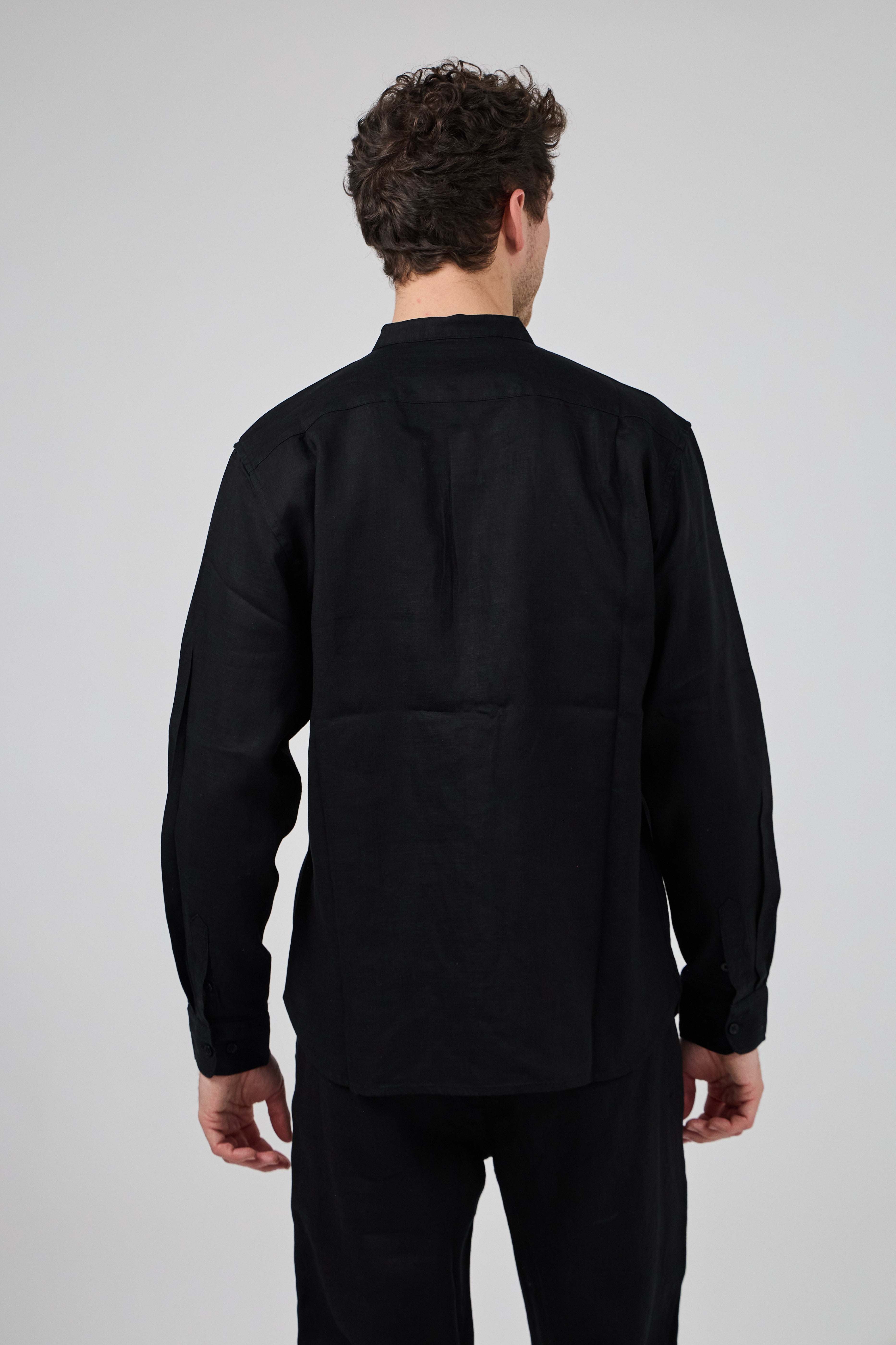 Chemise en Lin à Col Officier Boutonnée