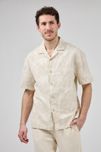 Chemise en lin à manches courtes avec motif discret