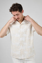 Chemise en lin à manches courtes avec motif discret