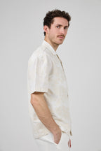 Chemise en lin à manches courtes avec motif discret
