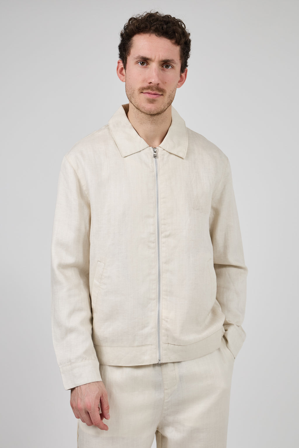 Veste en lin zippée à col classique doubler à l interieur avec poche