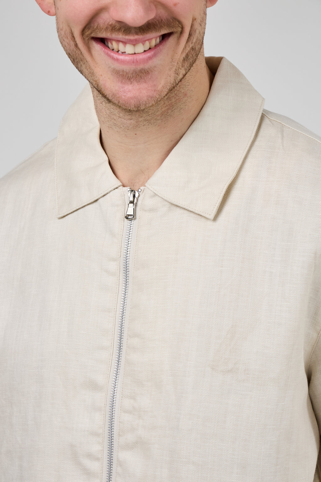 Veste en lin zippée à col classique doubler à l interieur avec poche
