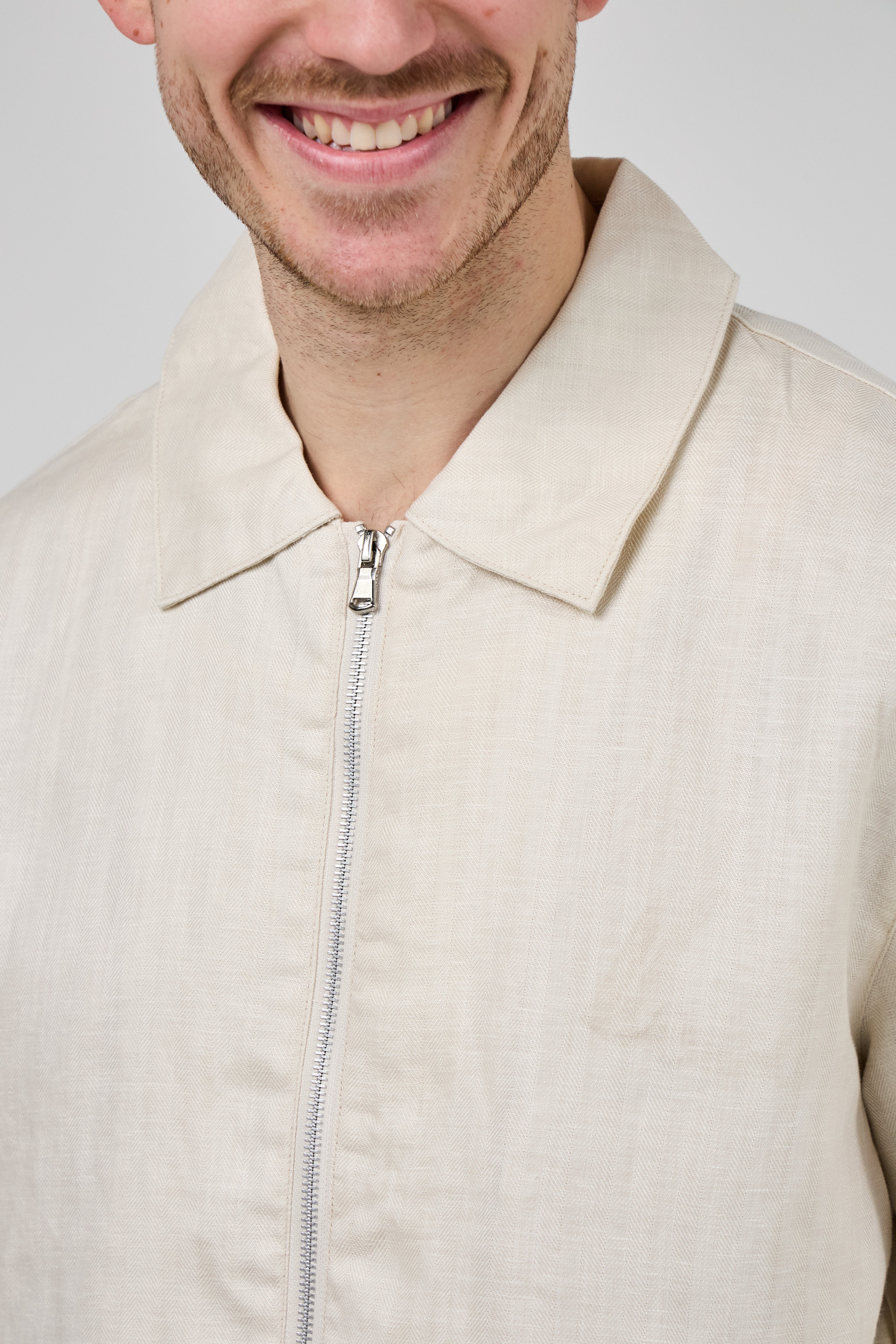 Veste en lin zippée à col classique doubler à l interieur avec poche