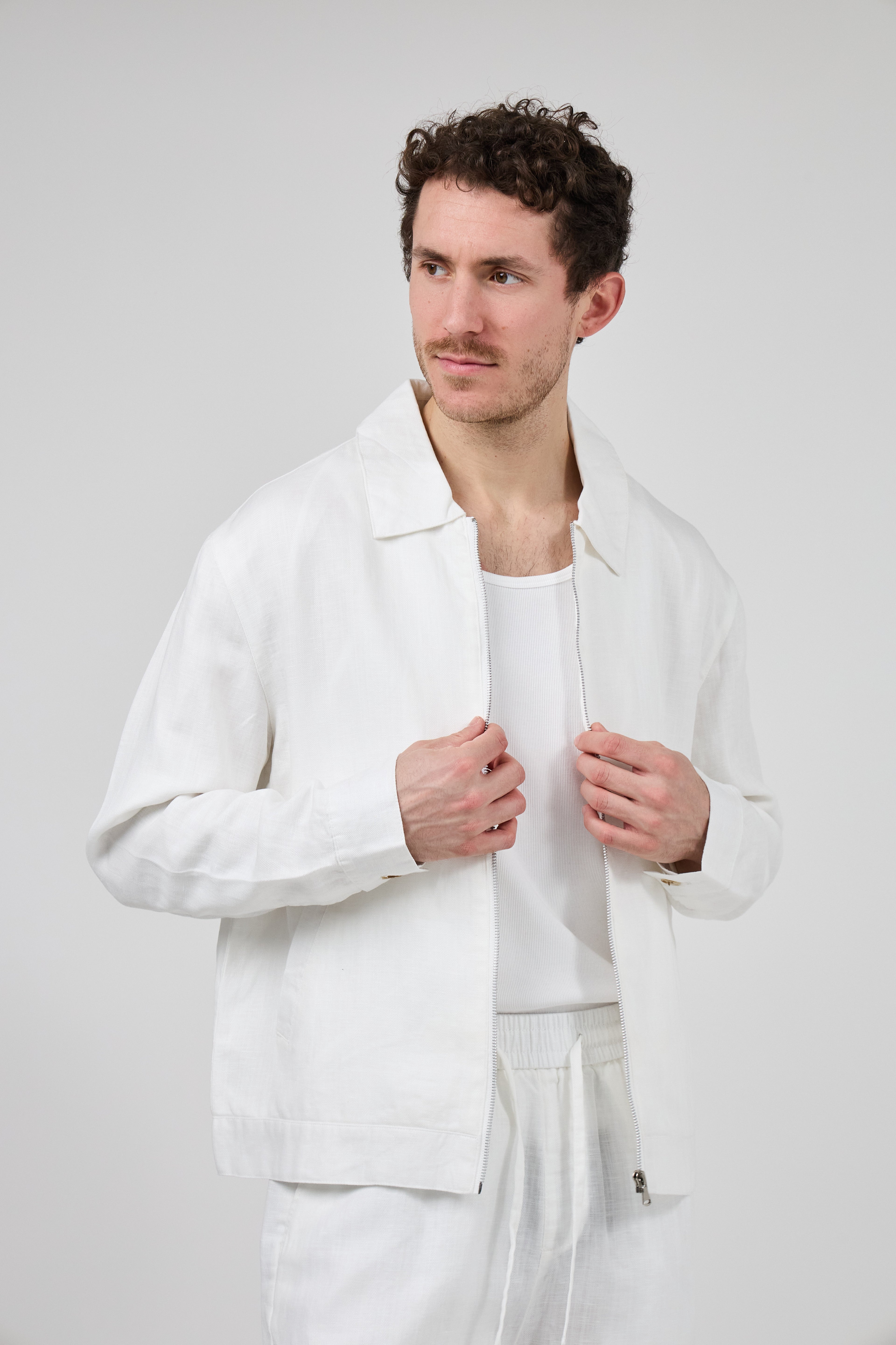 Veste en lin zippée à col classique doubler à l interieur avec poche