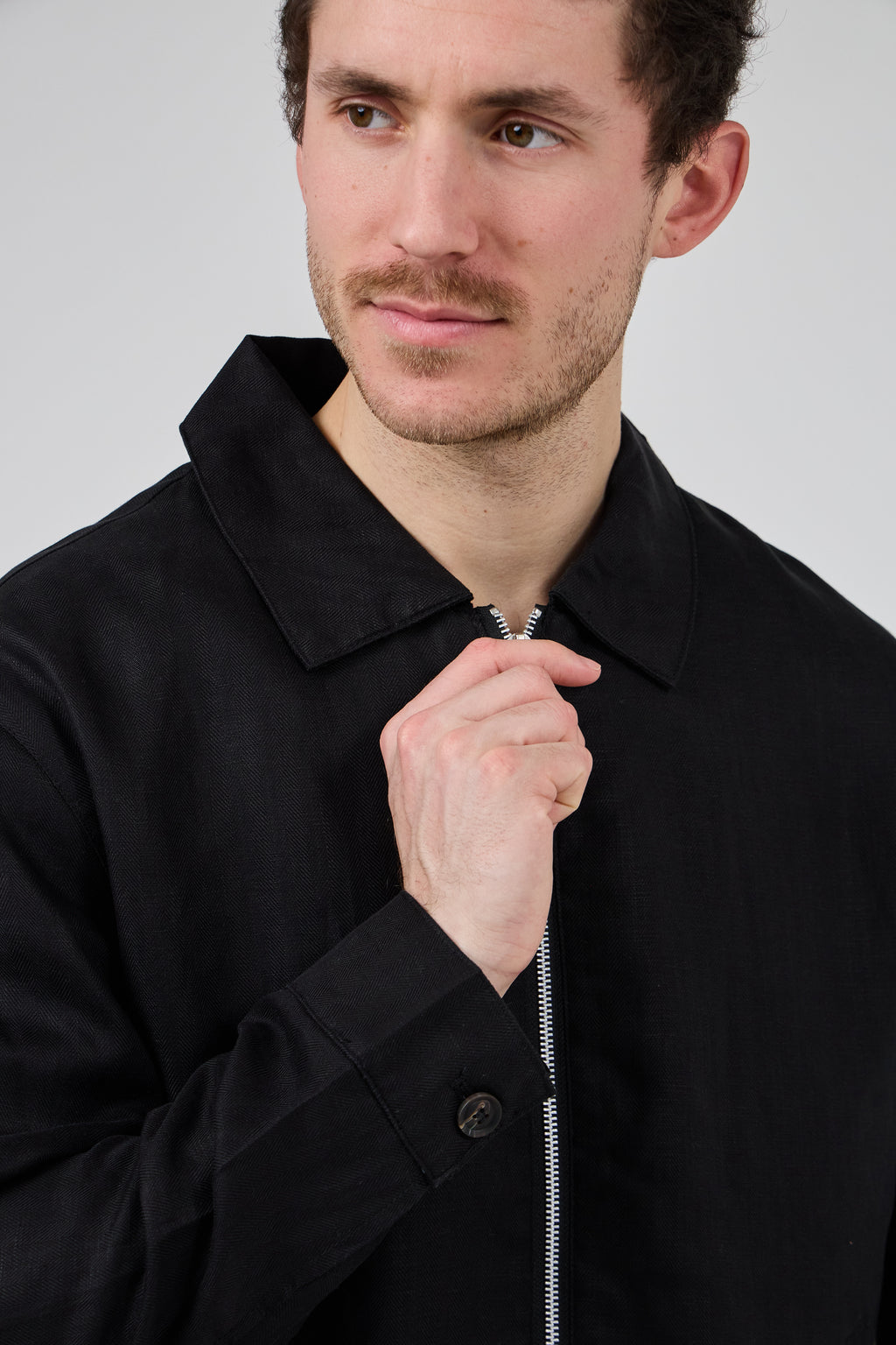 Veste en lin zippée à col classique doubler à l interieur avec poche