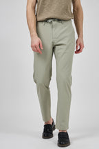 Pantalon homme coupe moderne avec taille ajustable et cordon