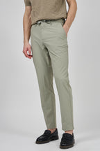 Pantalon homme coupe moderne avec taille ajustable et cordon