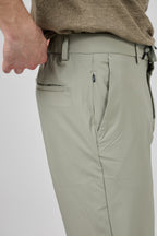 Pantalon homme coupe moderne avec taille ajustable et cordon