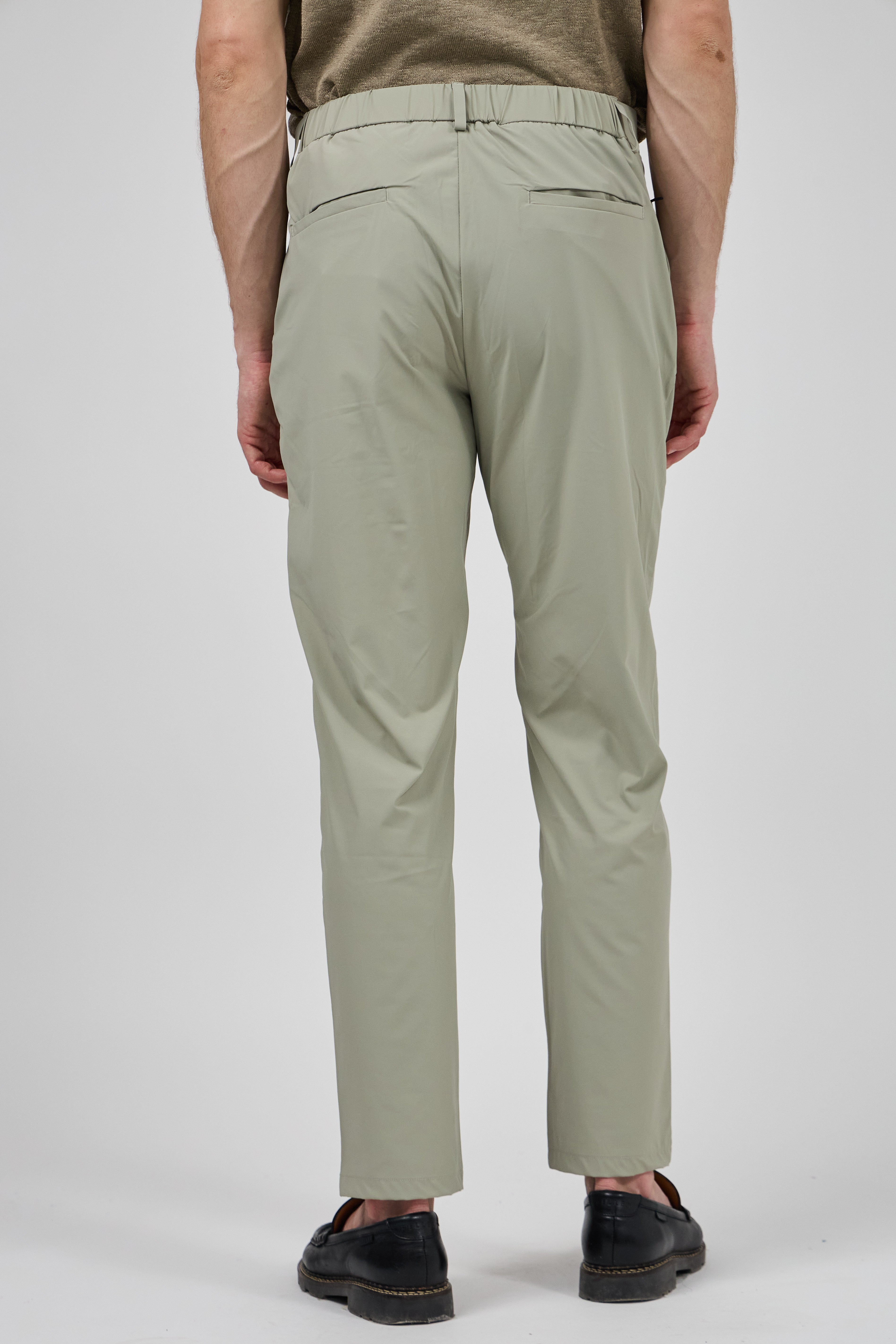 Pantalon homme coupe moderne avec taille ajustable et cordon