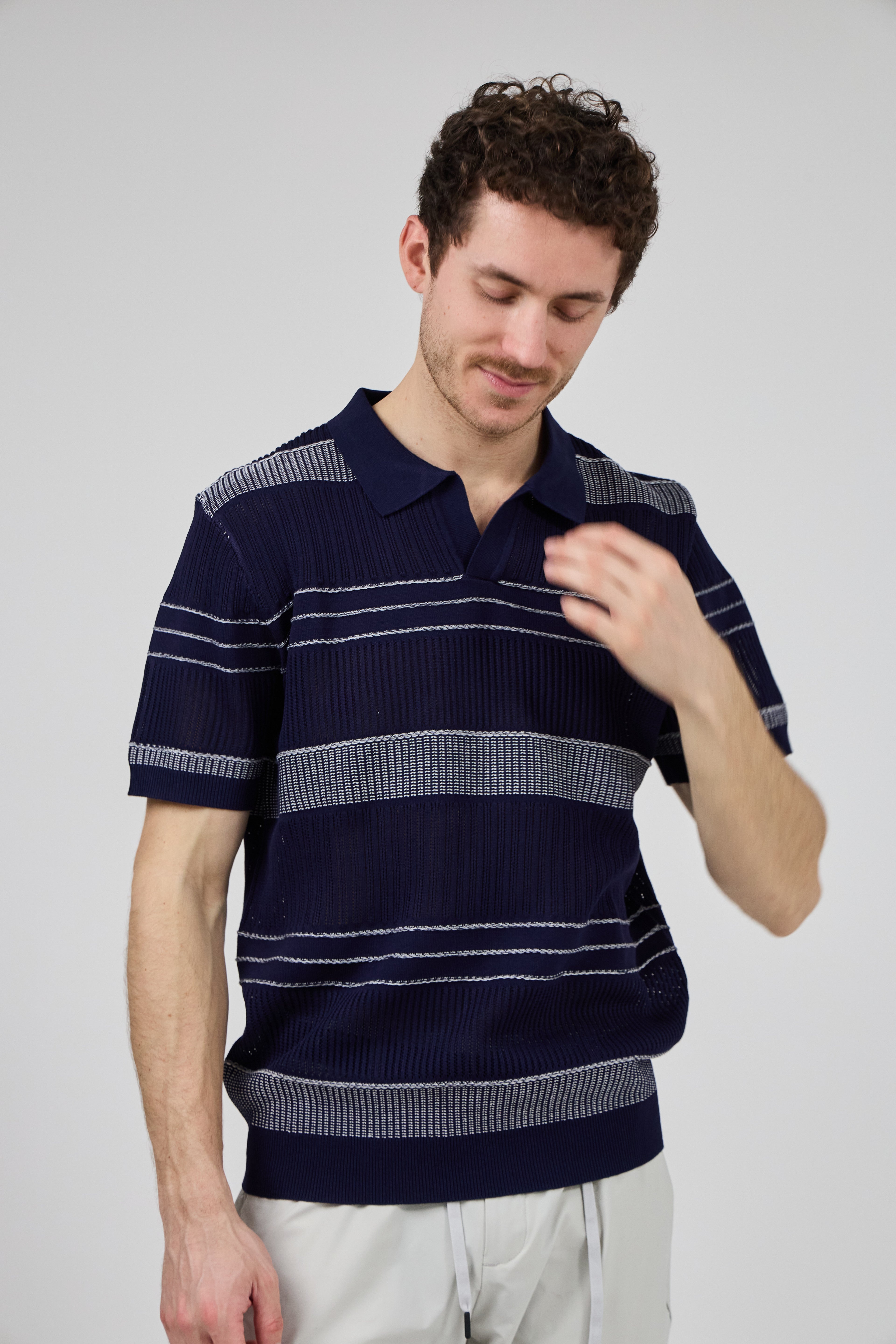 Polo homme à manches courtes avec motif rayé et col classique