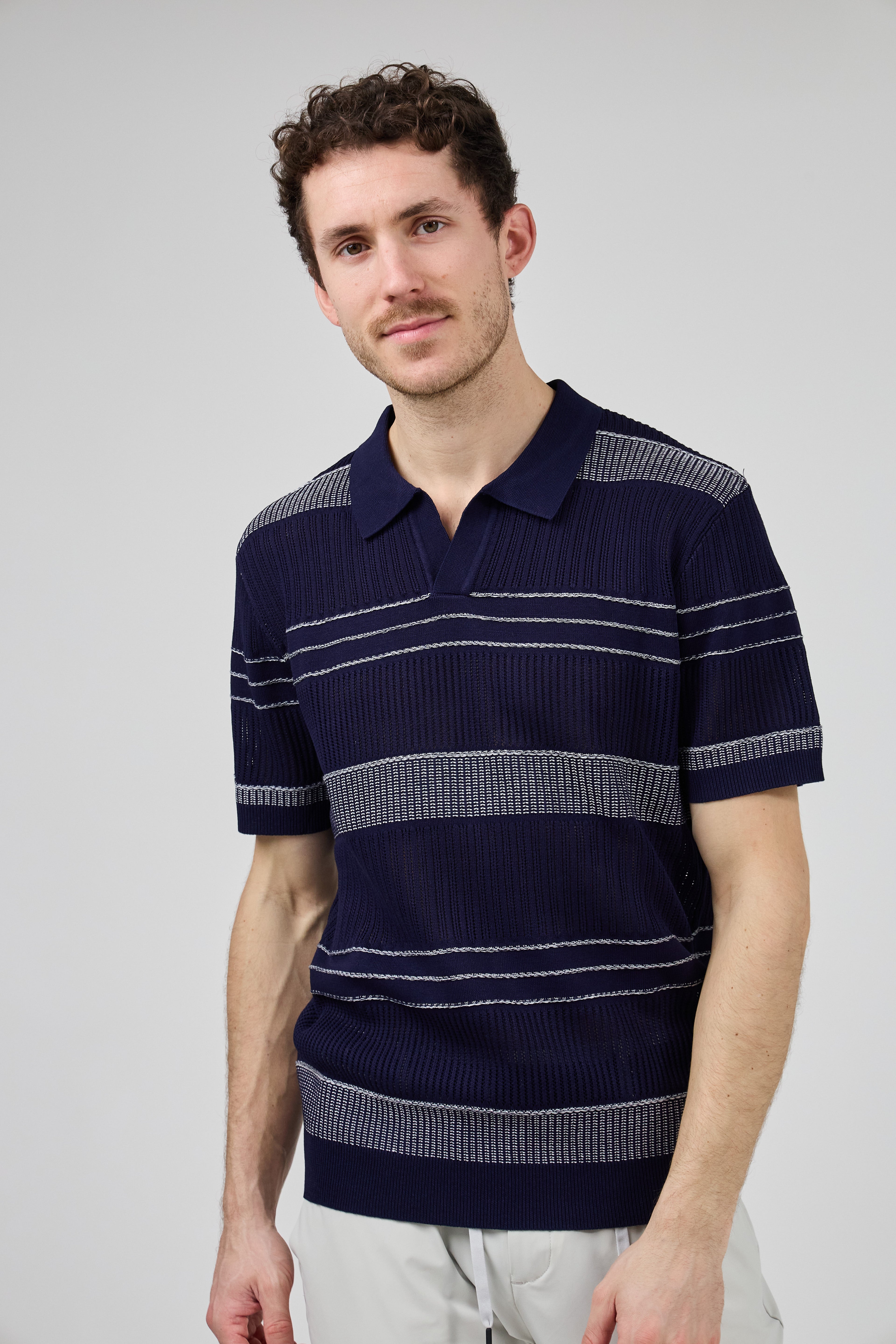 Polo homme à manches courtes avec motif rayé et col classique