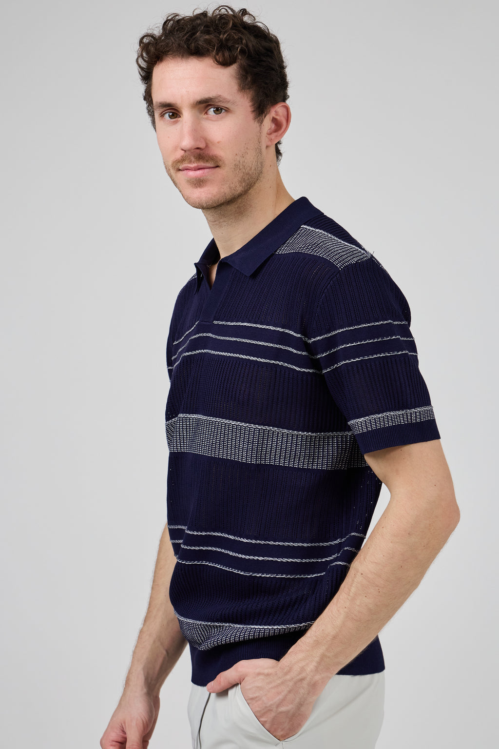 Polo homme à manches courtes avec motif rayé et col classique