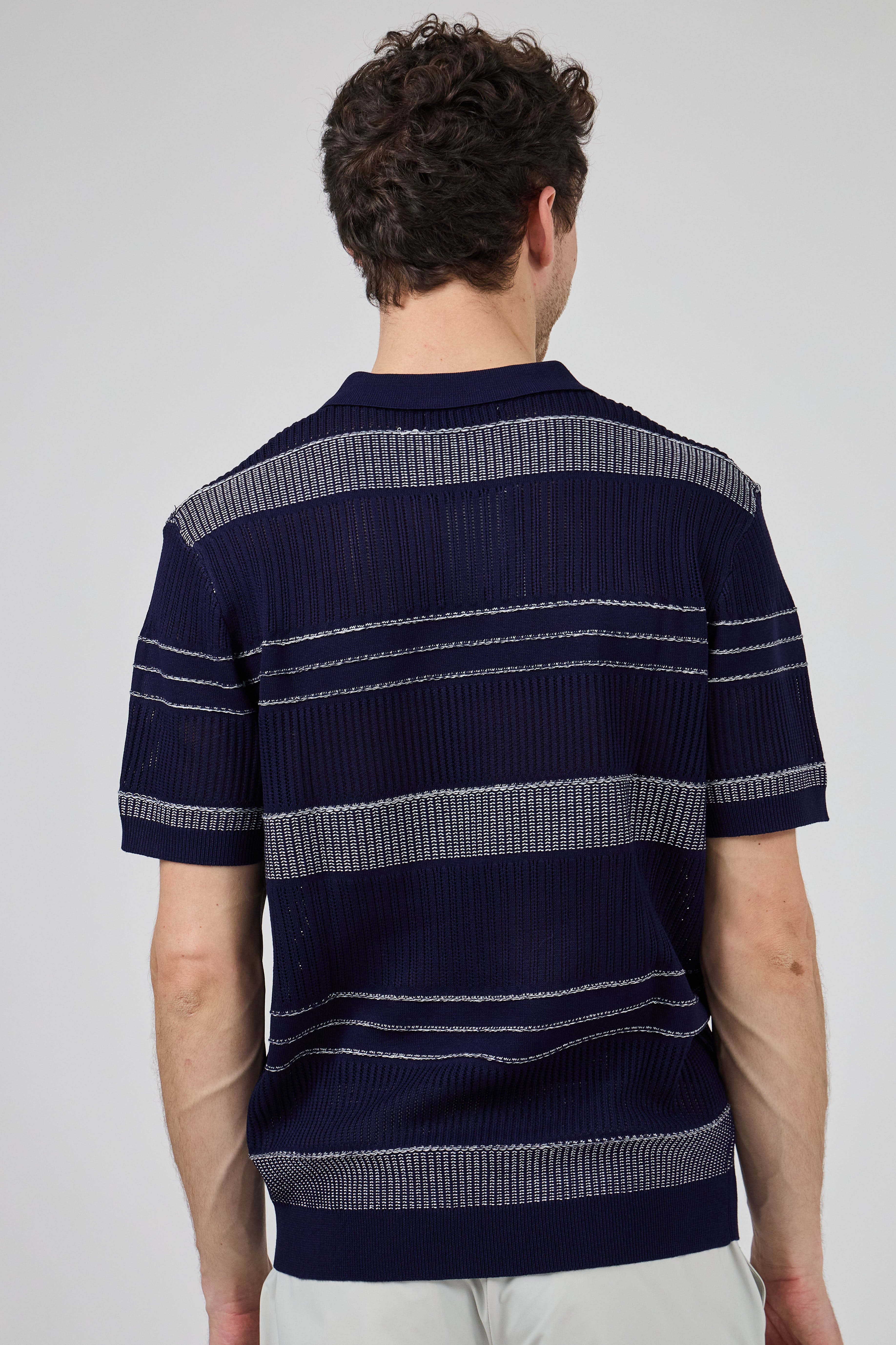 Polo homme à manches courtes avec motif rayé et col classique