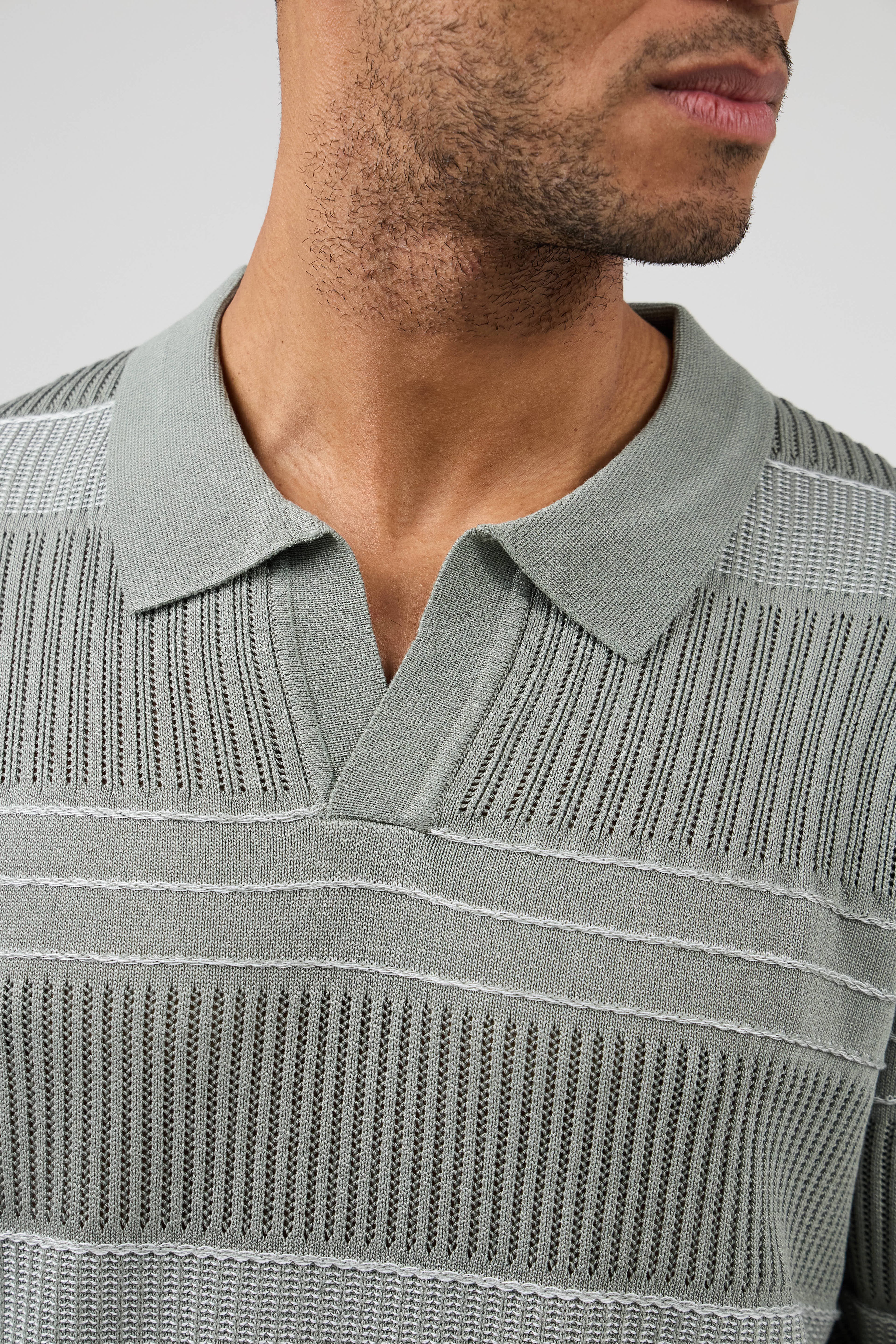 Polo homme à manches courtes avec motif rayé et col classique