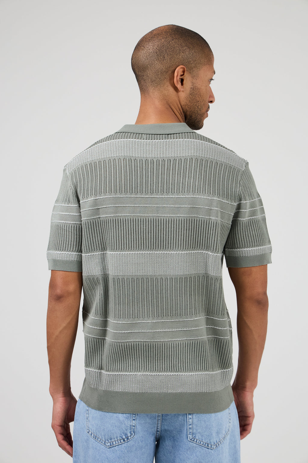 Polo homme à manches courtes avec motif rayé et col classique