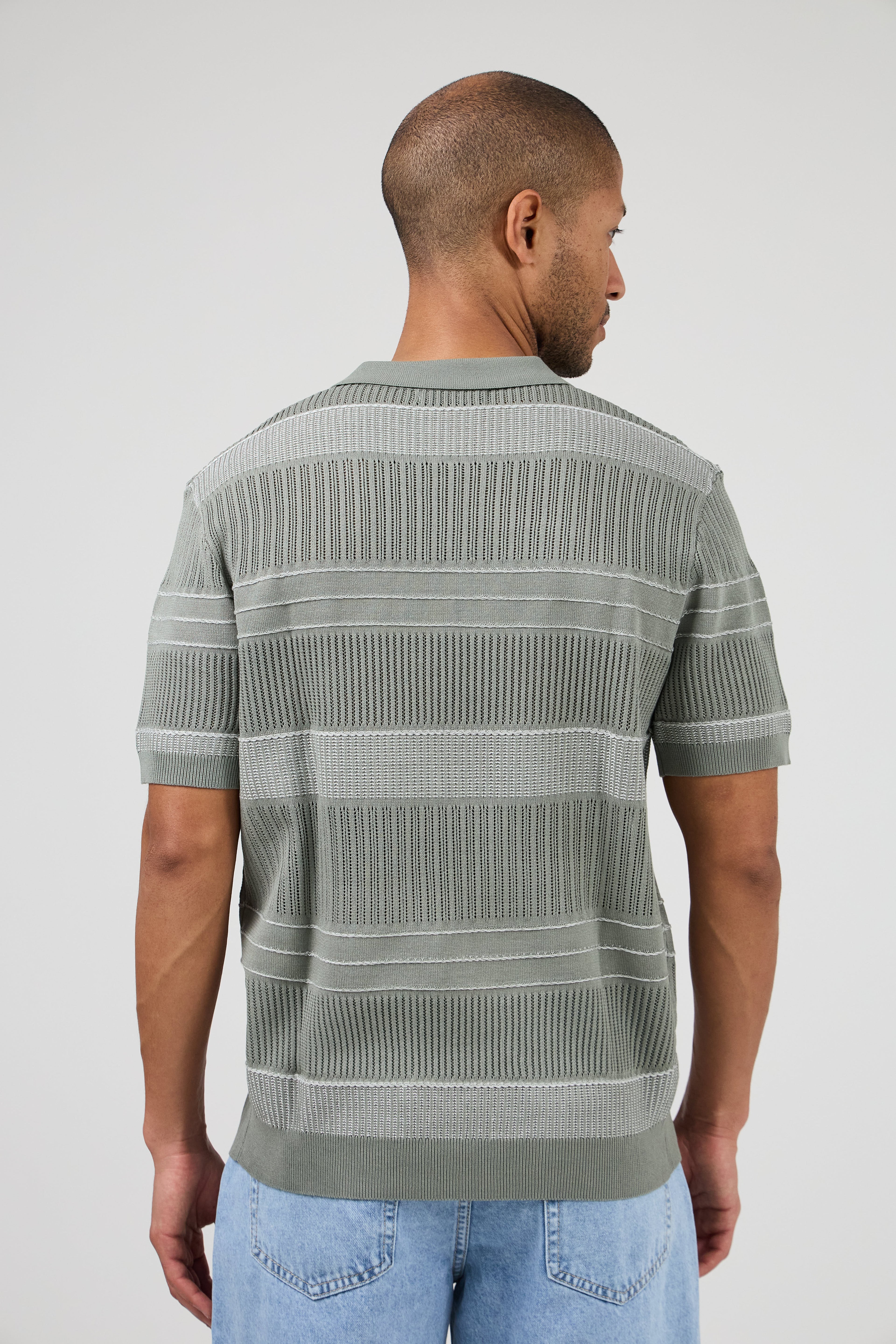 Polo homme à manches courtes avec motif rayé et col classique