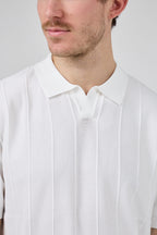 Polo en maille homme à manches courtes avec texture verticale élégante