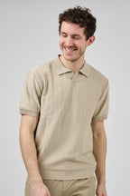 Polo en maille homme à manches courtes avec texture verticale élégante