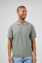 Polo en maille homme à manches courtes avec texture verticale élégante