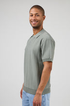 Polo en maille homme à manches courtes avec texture verticale élégante