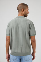 Polo en maille homme à manches courtes avec texture verticale élégante